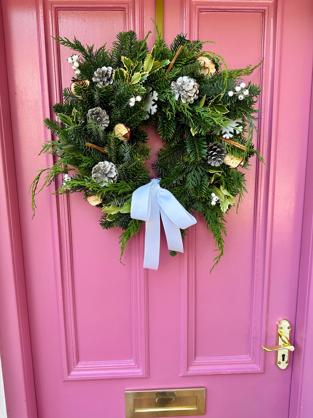 TRADITIONAL CHRISTMAS WREATH